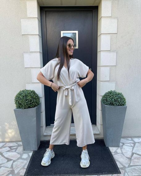 Женский летний комбинезон с укороченными штанами BF832 цвет молочный, размер 46/48