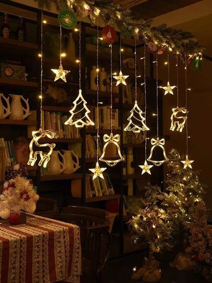 Новорічна LED гірлянда від USB Теплий білий, Світлова гірлянда-штора з новорічними фігурками знижка | Зображення 1