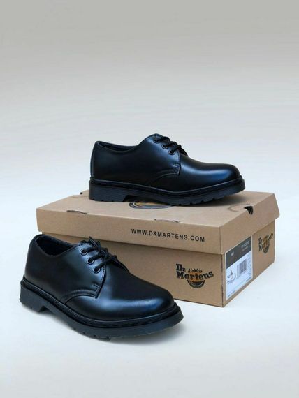 Чоловічі шкіряні класичні туфлі Dr Martens на шнурівці колір чорний | Зображення 4