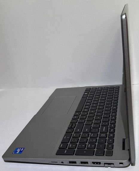 Ультрабук Dell Latitude 5520 / 15.6" (1920x1080) IPS / Intel Core i7-1185G7 (4 (8) ядра по 4.8 GHz) / 16 GB DDR4 / 256 GB SSD / Intel Iris Xe Graphics / WebCam б/в | Зображення 5