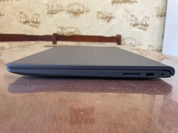 Ультрабук Dell Inspiron 15 3535 / 15.6" (1920x1080) IPS / AMD Ryzen 7 7730U (8 (16) ядер по 2.0 - 4.5 GHz) / 16 GB DDR4 / 256 GB SSD / AMD Radeon Vega 8 Graphics / WebCam б/в | Зображення 5