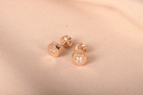 Женские серьги гвоздики из красного золота
