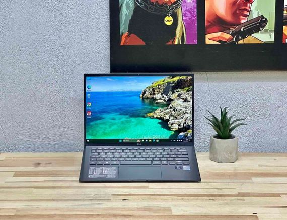 Ультрабук LG Gram 14Z90P / 14" (1920x1080) IPS / Intel Core i7-1165G7 (4 (8) ядра по 2.8 - 4.7 GHz) / 8 GB DDR4 / 512 GB SSD / Intel Iris Xe Graphics / WebCam / Win 11 Home б/у | Зображення 1