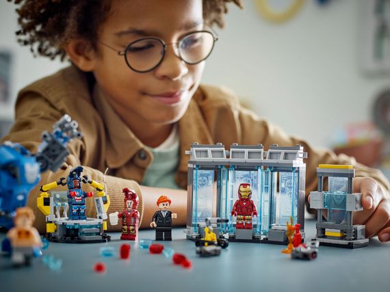 Конструктор LEGO Super Heroes Лаборатория Железного Человека: зал брони 76315 | Зображення 3