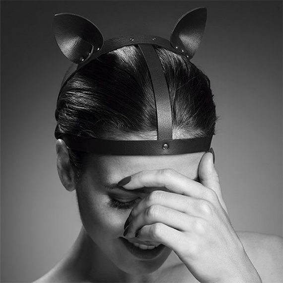 Маска кошечки Bijoux Indiscrets MAZE - Cat Ears Headpiece Black, экокожа | Зображення 2