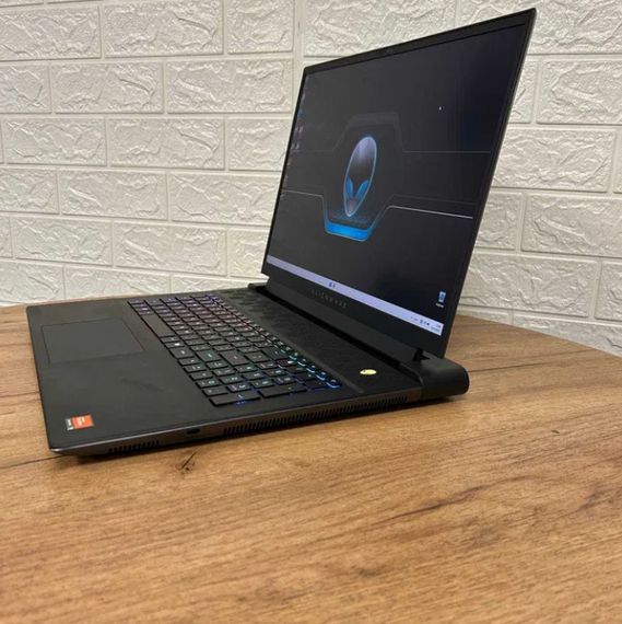 Ноутбук Dell Alienware m18 480Hz Ryzen 9 7945HX 32Gb SSD1Tb RX 7900M 16Gb Б/В | Зображення 3