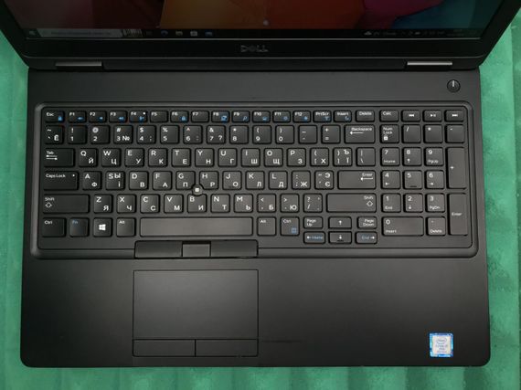 Ультрабук Б-класс Dell Latitude 5590 / 15.6" IPS / Core i7-8650U (4(8) ядра по 1.9-4.2GHz) / 8GB DDR4 / 256GB SSD M.2 / UHD Graphics 620 / USB 3.1 / HDMI / Win 10 б/у | Зображення 3