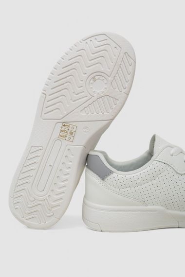 Женские кеды с перфорацией на шнурке экокожа цвет белый размер 40 248RAD60 | Зображення 4