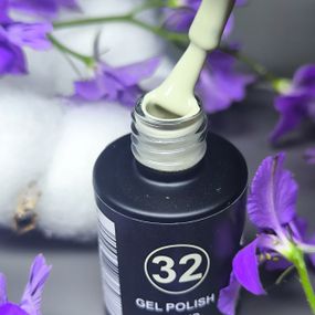 Гель-лак для нігтів Bee Nails 032 (світло-кремовий з оливковим відтінком) 8мл