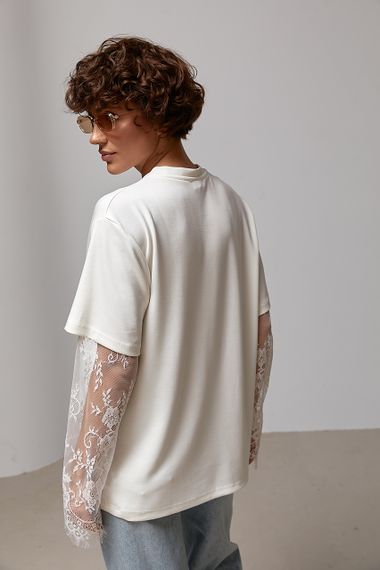 Трикотажний лонгслів з мереживними вставками на рукавах - молочний цвет, M (є розміри) | Зображення 1