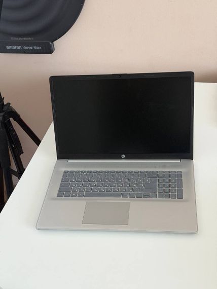 Ноутбук Б-клас HP 17-CP0636NG / 17.3" (1600x900) TN / AMD Athlon Gold 3150U (2 (4) ядра по 2.4 - 3.3 GHz) / 8 GB DDR4 / 120 GB SSD / AMD Radeon RX Vega 3 / WebCam / Windows 11 б/в | Зображення 4