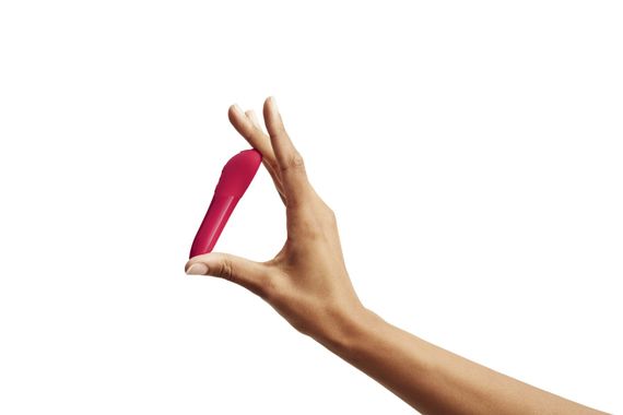 Потужна віброкуля Tango X Cherry Red by We-Vibe, 7 режимів вібрації, 8 рівнів інтенсивності | Зображення 3