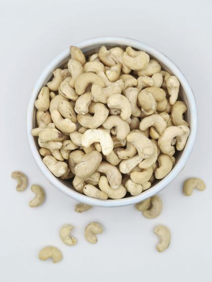 Кешью сырой очищенный, 100 г