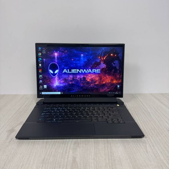 Ігровий ноутбук Dell Alienware m15 R3 / 15,6" (1920x1080) IPS / Intel Core i7-10750H (6 (12) ядер по 2,6 - 5,0 ГГц) / 16 ГБ DDR4 / 512 ГБ SSD / AMD Radeon Pro 5500M, 4 ГБ GDDR6, 128-біт / Веб-камера б/в | Зображення 1