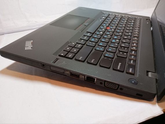 Ноутбук Б-клас Lenovo ThinkPad T450 / 14" (1600x900) TN / Intel Core i5-5300U (2 (4) ядра по 2.3 - 2.9 GHz) / 8 GB DDR3 / 120 GB SSD / Intel HD Graphics 5500 / WebCam / Два АКБ б/в | Зображення 5