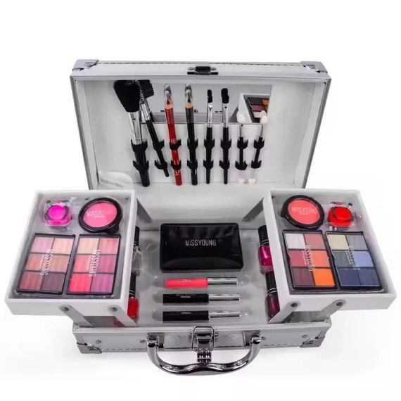 Набір жіночої косметики у подарунковій валізі MC1155 Makeup set Сріблястий