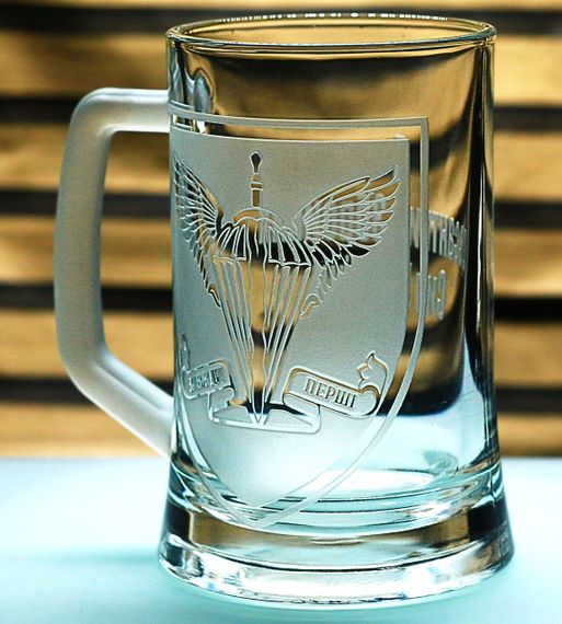 Пивной бокал 670 мл с гравировкой ДШВ подарок для военнослужащего кружка с логотипом Десантно-штурмовых войск | Зображення 2