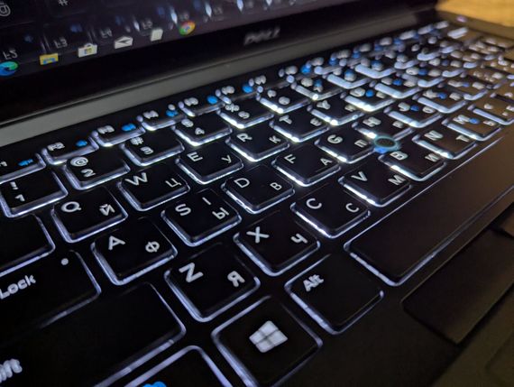 Ультрабук Dell Latitude 7480 / 14" (2560x1440) IPS Touch / Intel Core i7-6600U (2 (4) ядра по 2.6 - 3.4 GHz) / 8 GB DDR4 / 256 GB SSD / Intel HD Graphics 520 / WebCam / Windows 10 б/у + Подарок Беспроводная мышь / USB | Зображення 5