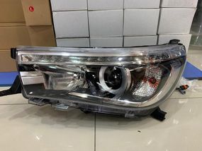 Передняя оптика ОЭМ V1 2015-2019 (2 шт) для Toyota Hilux 2015- гг