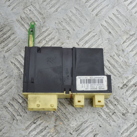 Блок управління склопідйомника передній правий Citroen C4 2004-2011 Блок склопідйомника Сітроен 965492100 | Зображення 1