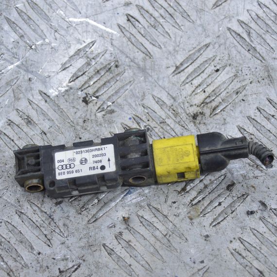 Датчик подовжнього прискорення 1.9 TDI Audi A4 B6 2000-2004 Датчик удару Ауді а4 б6 8E0959651