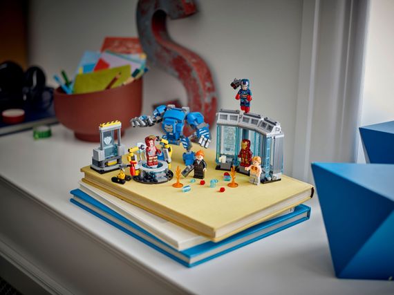 Конструктор LEGO Super Heroes Лаборатория Железного Человека: зал брони 76315 | Зображення 1