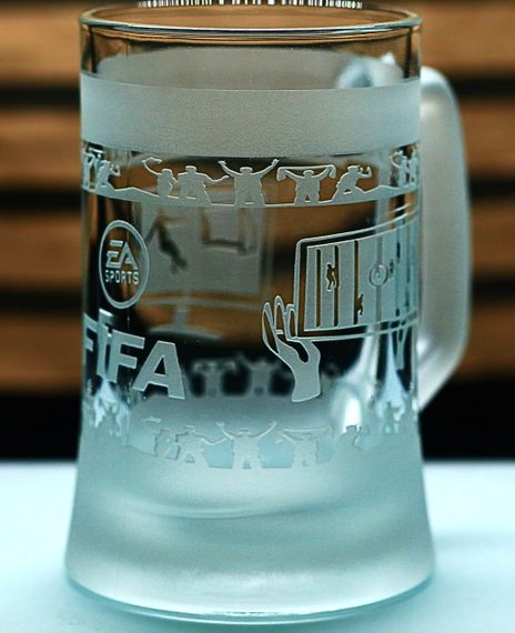 Геймерский пивной бокал 670 мл с гравировкой игры FIFA ФИФА оригинальный подарок фанату футбола | Зображення 4
