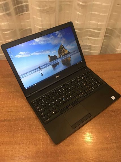 Ноутбук Dell Latitude 5590 / 15.6" (1920x1080) IPS Touch / Intel Core i7-8650U (4 (8) ядра по 1.9 - 4.2 GHz) / 16 GB DDR4 / 256 GB SSD / Intel UHD Graphics 620 / WebCam б/у | Зображення 1
