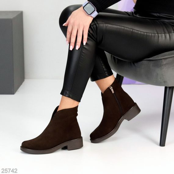Практичні універсальні шоколадні зимові замшеві черевики низький хід | Зображення 6