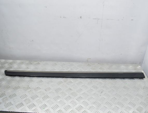 Молдинг лівих передніх дверей Mercedes-Benz B-Class W245 2005-2011 Накладка лівих дверей Мерседес в245 A1696983562