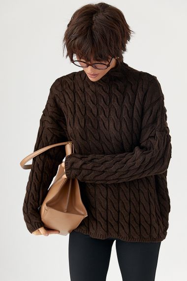 Светр оверсайз у косички - темно-коричневий цвет, ONE SIZE (є розміри) | Зображення 4