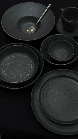 Тарілка десертна Olens Шайні-дот 101-0410 21х2.5 см чорна | Зображення 5