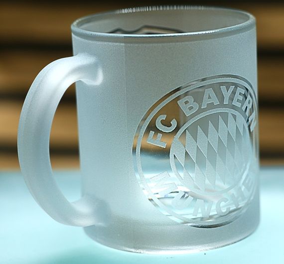 Скляна чашка для чаю та кави 320 мл з  гравіюванням лого футбольного клуба ФК Баварія Кейн 9 | Зображення 1