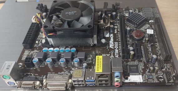 Комплект: Материнська плата ASRock FM2A75M-DGS / AMD A4-4000 (2 ядра по 3.0 - 3.2 GHz) / FM2 / 16 GB DDR3 / AMD Radeon HD 7480D + Кулер б/в | Зображення 4
