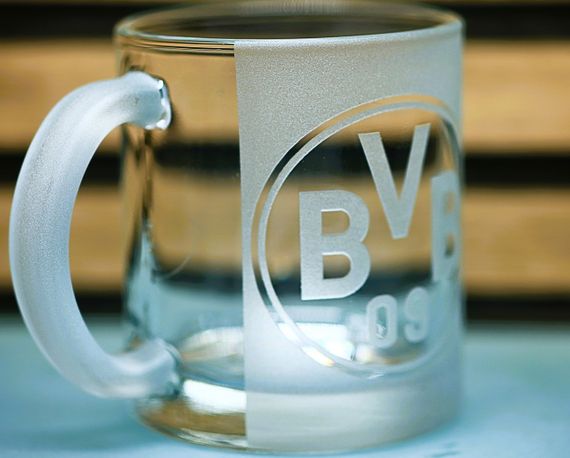 Скляна чашка 320 мл ФК  Боруссия Дортмунд Borussia з гравіюванням подарунок для фаната  футбольна кружка | Зображення 1
