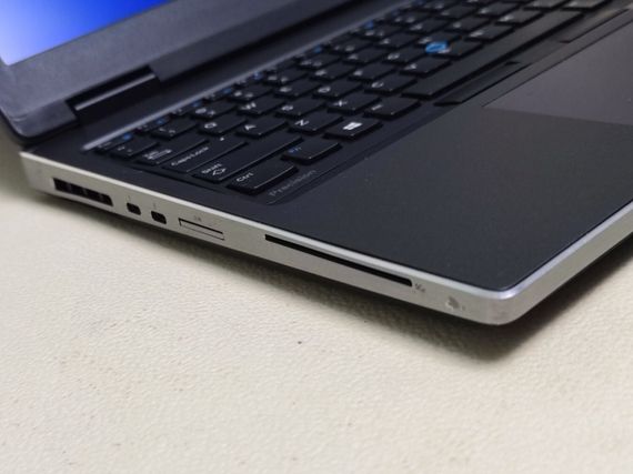 Мобильная рабочая станция Dell Precision 7540 / 15.6" (1920x1080) IPS / Intel Core i7-9850H (6 (12) ядер по 2.6 - 4.6 GHz) / 16 GB DDR4 / 256 GB SSD / nVidia Quadro T1000, 4 GB GDDR6, 128-bit б/у | Зображення 2