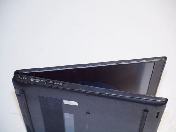 Ноутбук Б-клас Dell Latitude 3420 / 14" (1366x768) TN / Intel Core i5-1135G7 (4 (8) ядра по 2.4 - 4.2 GHz) / 8 GB DDR4 / 256 GB SSD M.2 / Intel Iris Xe Graphics / WebCam / USB 3.2 / HDMI / Win 10 б/в | Зображення 4