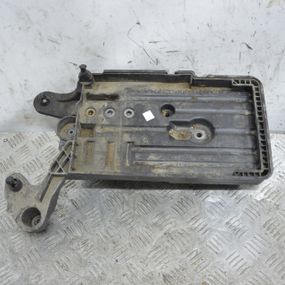 Підставка акумулятора Volkswagen Golf VII 2012-2020 Площадка полиця під акб Фольксваген Гольф 7 5Q0915321G