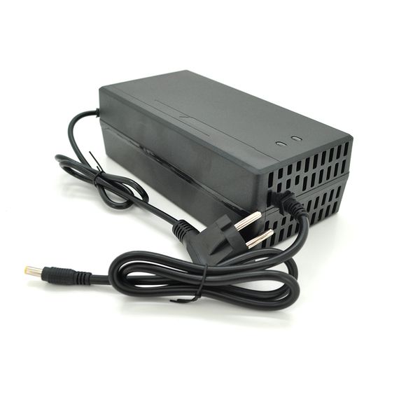 Зарядний пристрій для літієвих акумуляторів 48V,8A (Max.:54,6V/8A), штекер 5.5*2.5, з індикацією, !!!!УВАГА !!!!!--- 110V, BOX