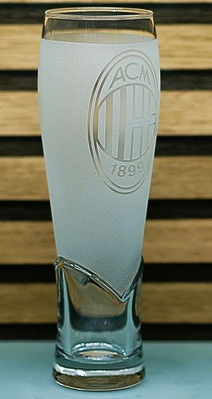Пивний келих крафтовий 440 мл ФК Мілан AC Milan з гравіюванням подарунок для фаната футбольна кружка | Зображення 1
