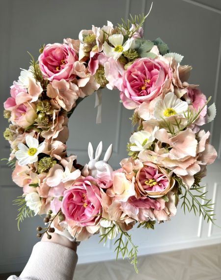 Декоративный нтерьерный венок на дверь Нежность: роза, гортензия, космея и керамические зайчики, 35 см | Зображення 3