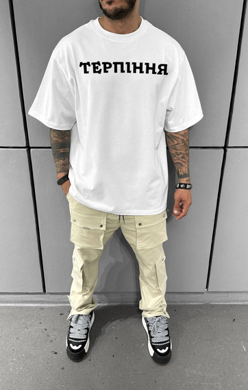 Футболка з мерчем