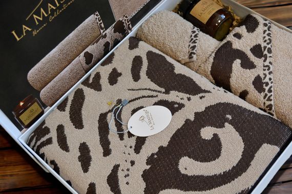 Подарочный набор полотенец La Maison, 3 шт. со свечой Tigle Kahve | Зображення 5