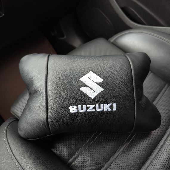 Набір шкіряних подушок Suzuki з вишивкою логотипу + брелок у подарунок для авто | Зображення 4