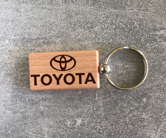 Деревянный брелок с логотипом Toyota  (15010102020)