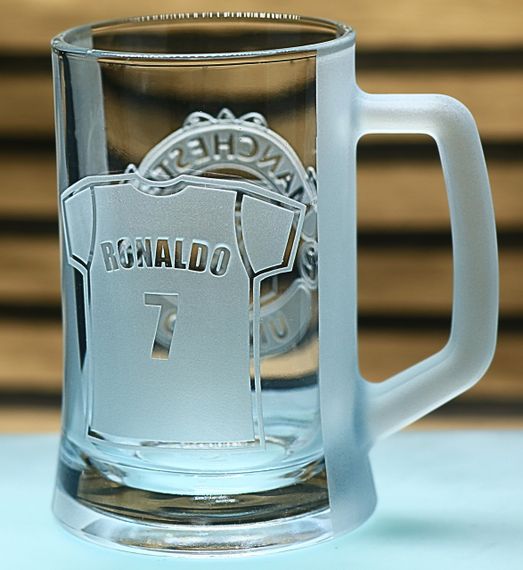 Пивний келих 670 мл Манчестер Юнайтед FC Manchester з гравіюванням подарунок для фаната  футбольний кухоль Роналдо | Зображення 5