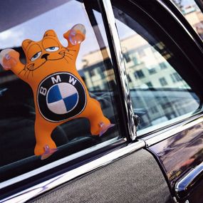 Іграшка кіт Саймона у машину з вишивкою BMW бмв помаранчевий автомобілісту 02238