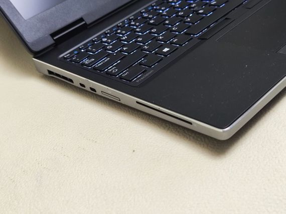 Мобильная рабочая станция Dell Precision 7530 / 15.6" (1920x1080) IPS / Intel Core i9-8950HK (6 (12) ядер по 2.9 - 4.8 GHz) / 16 GB DDR4 / 256 GB SSD / nVidia Quadro P1000, 4 GB GDDR5, 128-bit / WebCam б/у | Зображення 2