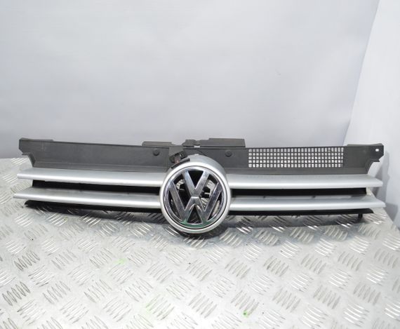 Решітка радіатора сіра Volkswagen Golf IV 1997-2003 Решітка сіра Фольксваген Гольф 4 1J0853651H 1J0853655G