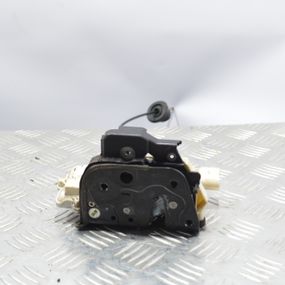 Замок передньої правої двері Seat Exeo 2008-2013 Замок двері передній правий Сеат Ексео 8E1837016AA